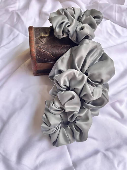 Diva Globe Metalic Grey Scrunchies | Grocsy