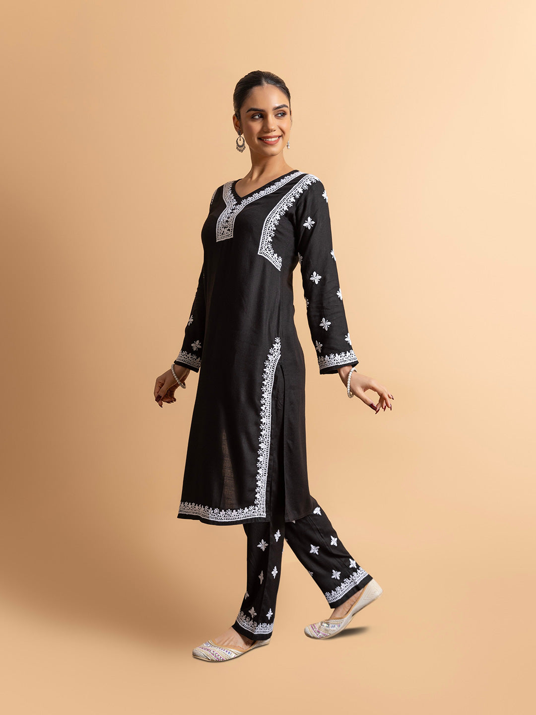 HOUSE OF KARI Floral Embroidered Chikankari Kurta With Trouser | Grocsy