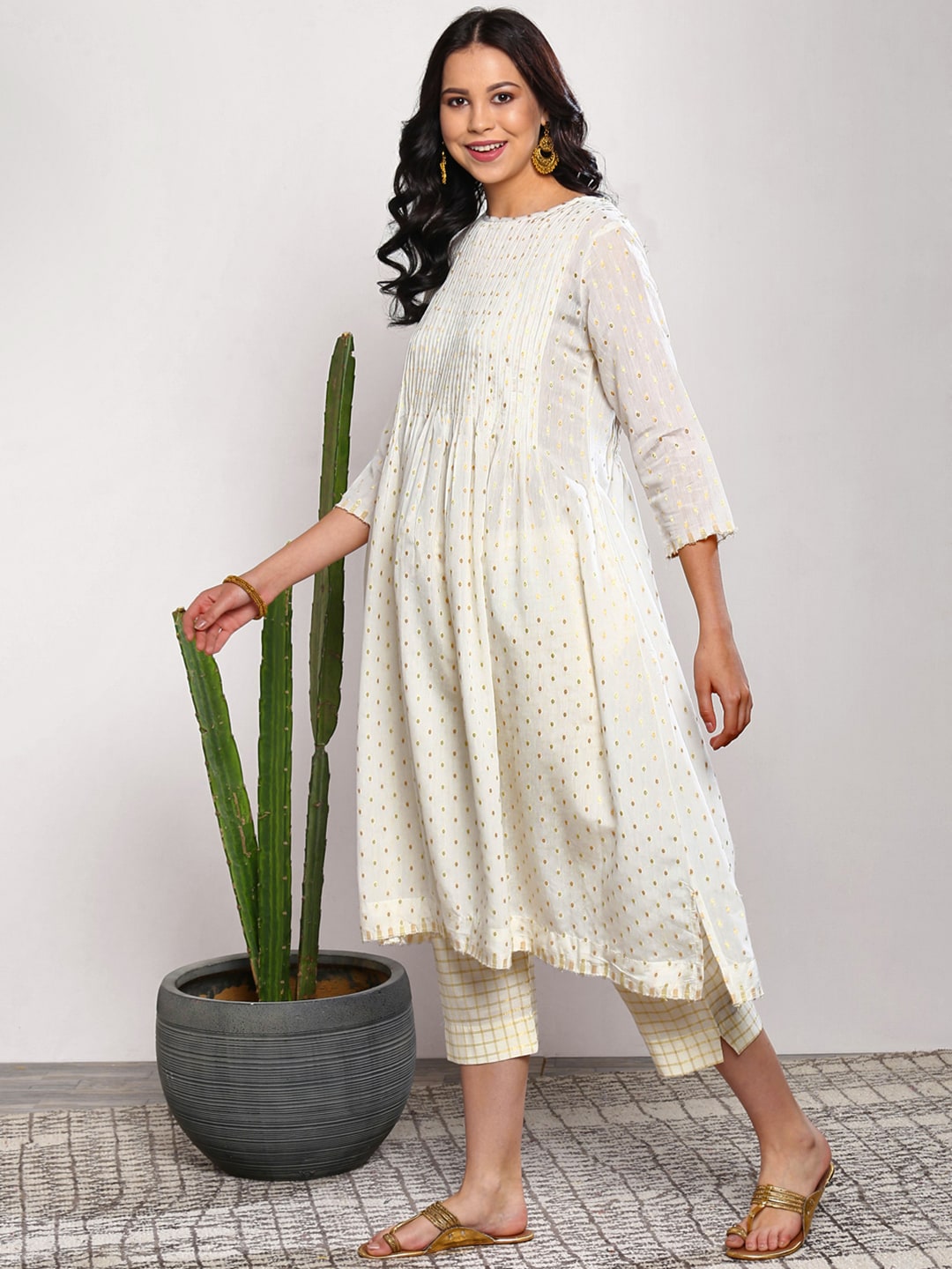 Sangria Women Off-White Printed Kurta with Crop Trousers | Grocsy