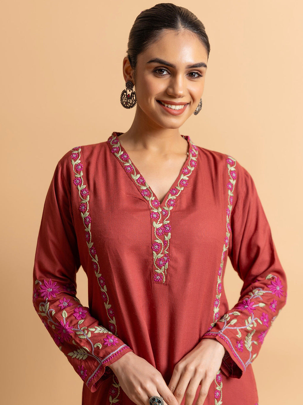 HOUSE OF KARI Floral Embroidered Regular Chikankari Kurta with Trousers | Grocsy