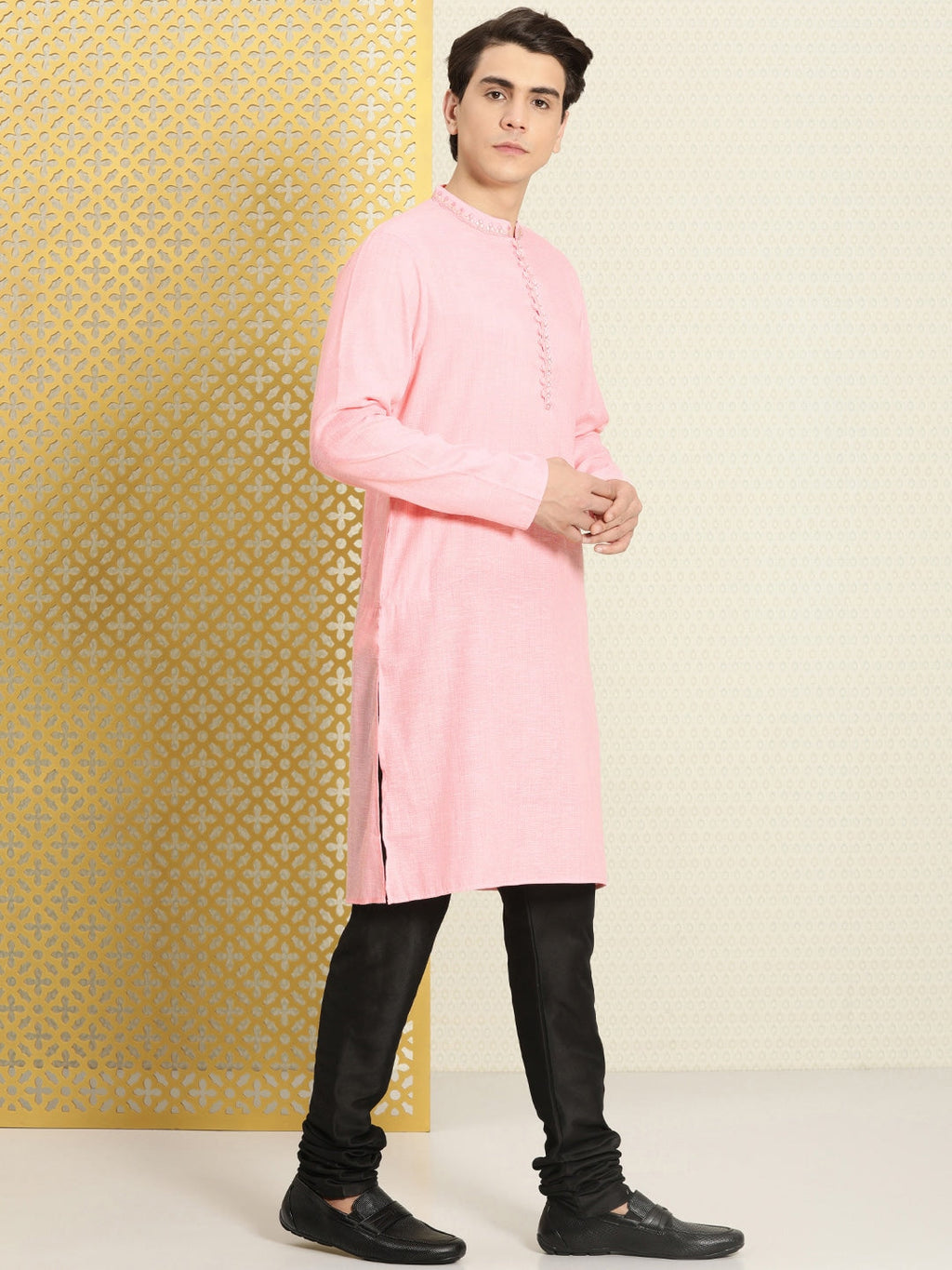 House of Pataudi Men Solid Thread Work Jashn Kurta | Grocsy