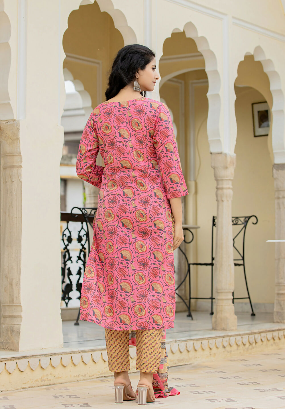 Kaajh Women's Pink Cotton Floral Printed Kurta Pant With Dupatta Set | Grocsy