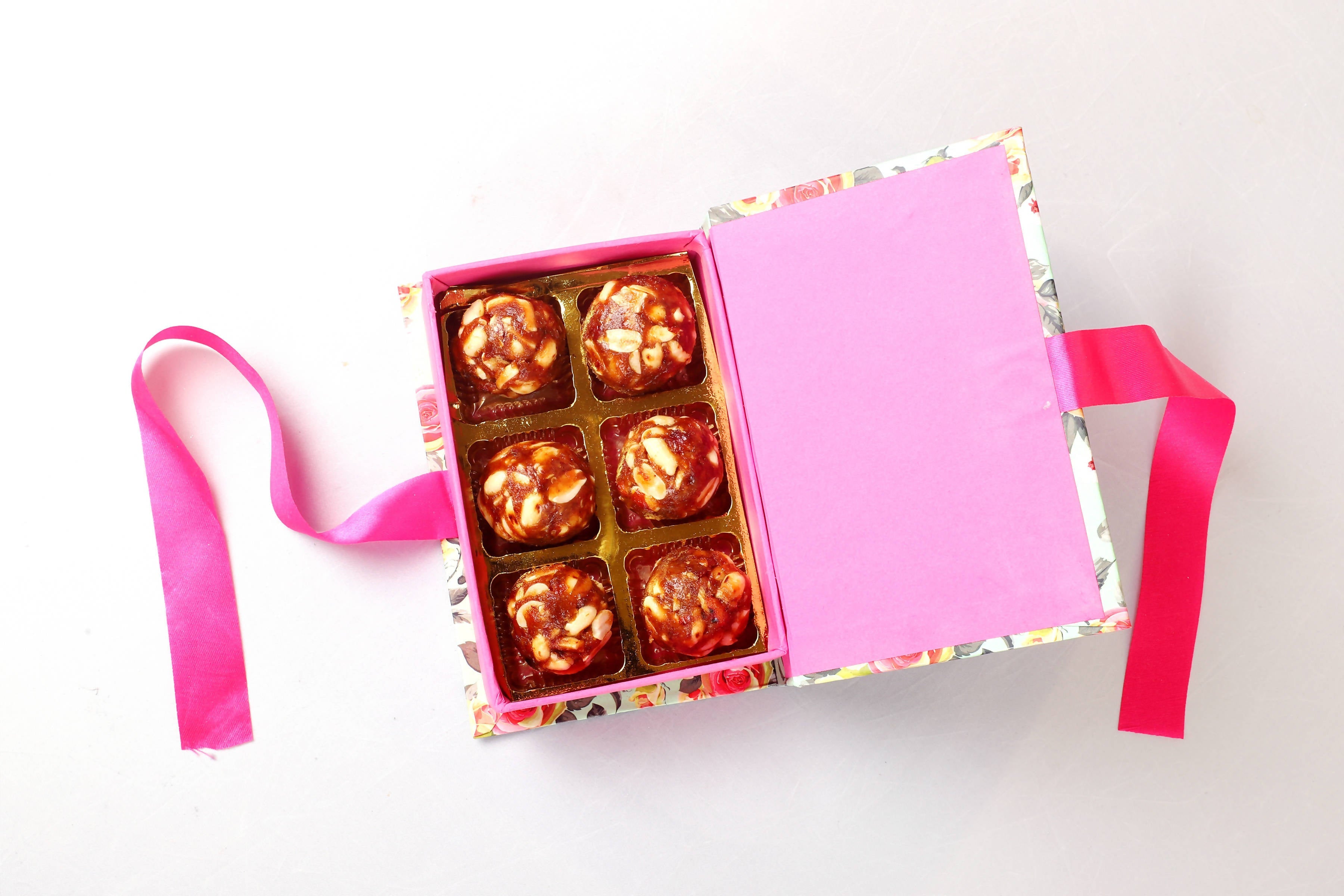 SK Mithaii Khajur/Dates Peanut Ladoo (6 Cavity) | Grocsy
