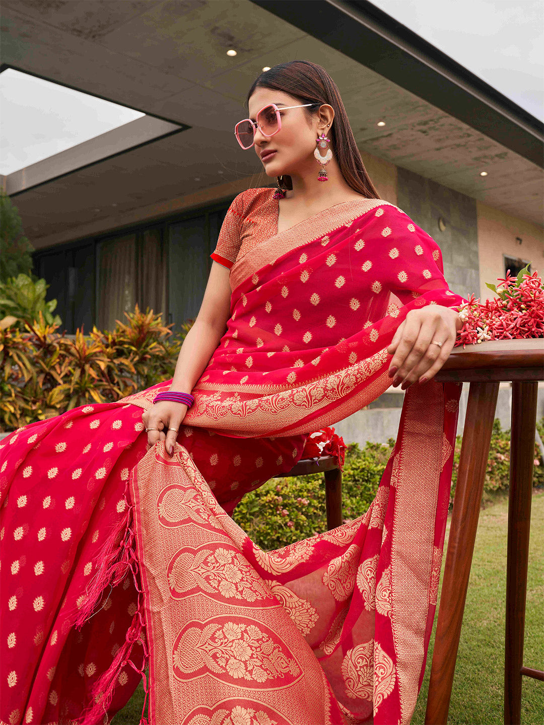 Tikhi Imli Pink Ethnic Motifs Woven Design Zari Saree | Grocsy