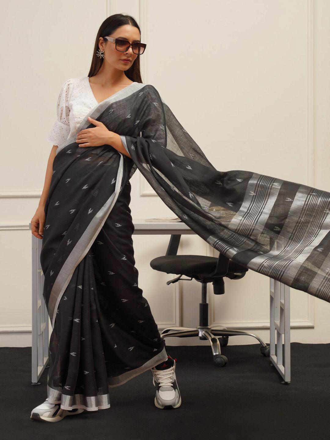 Tikhi Imli Ethnic Motifs Saree | Grocsy