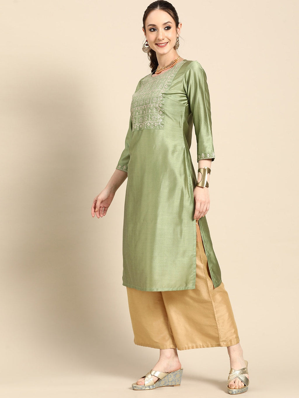 Sangria Women Floral Embroidered Thread Work Pastels Kurta | Grocsy