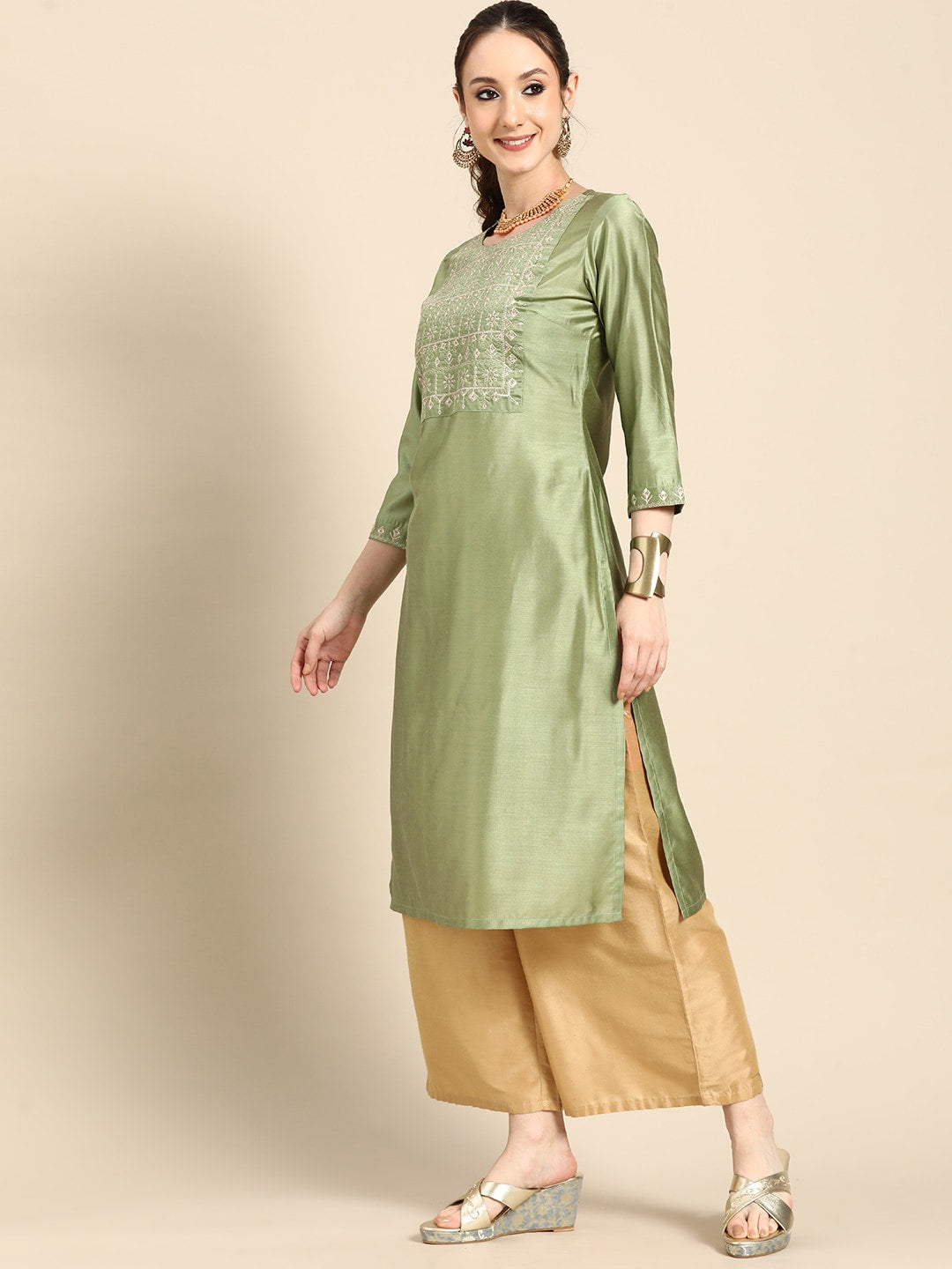 Sangria Women Floral Embroidered Thread Work Pastels Kurta | Grocsy