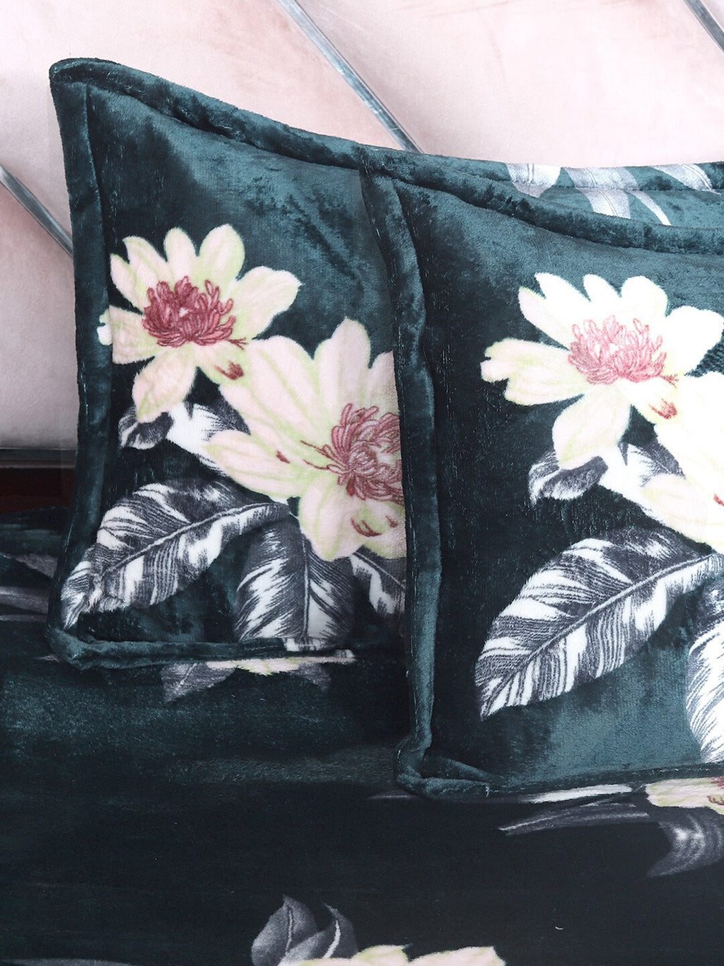 Cloth Fusion Green & White Floral Velvet Warm 104 TC King Bedsheet With 2 Pillow Covers | Grocsy