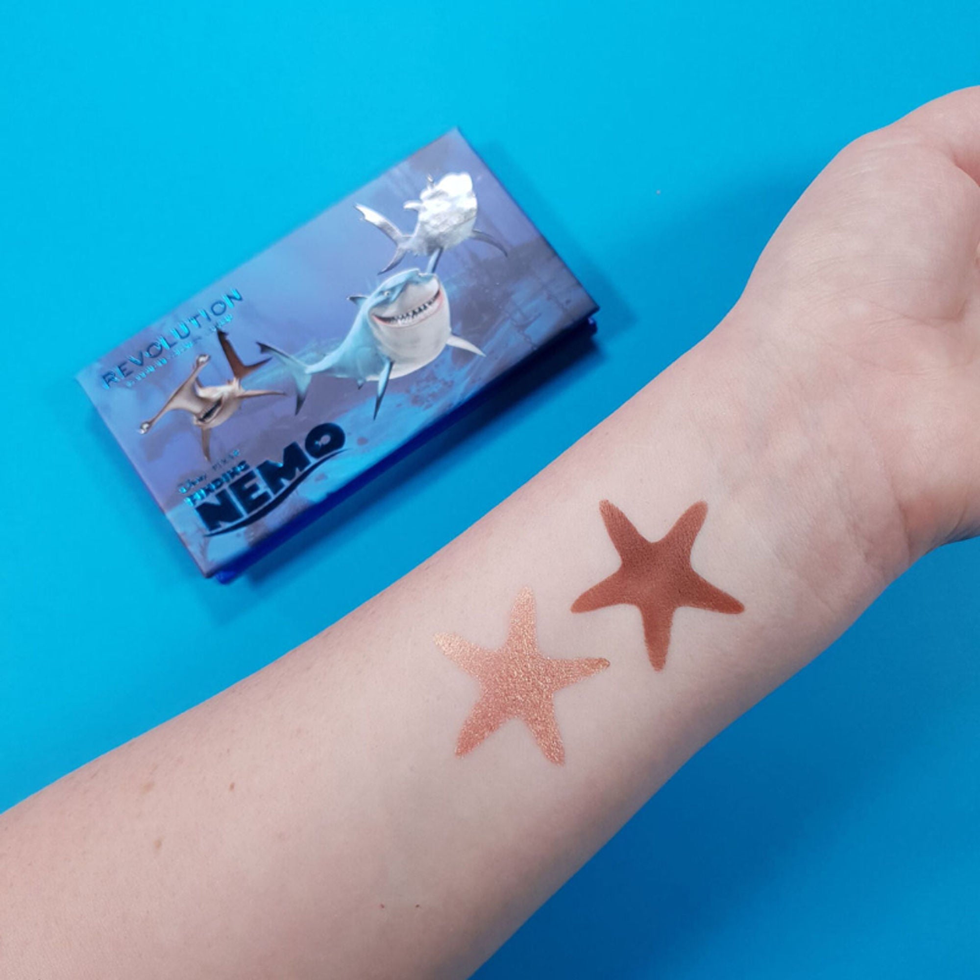 Makeup Revolution Disney Pixar's Finding Nemo X Revolution Bronzer & Highlighter Palette - Fish Are Friends | Grocsy