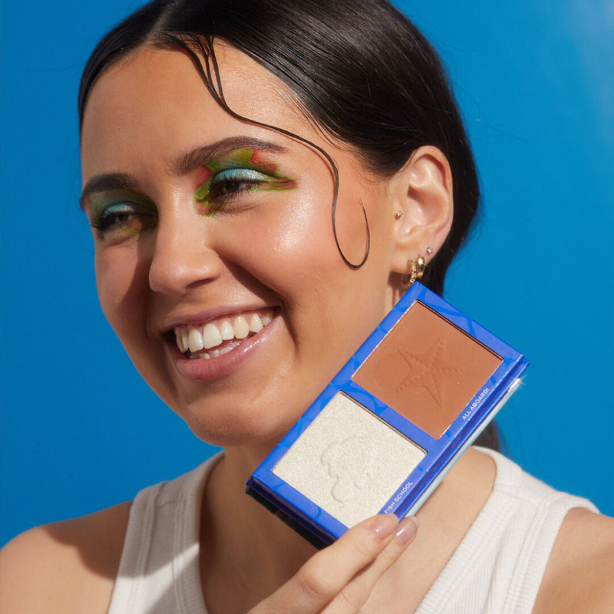 Makeup Revolution Disney Pixar's Finding Nemo X Revolution Bronzer & Highlighter Palette - Wake Up | Grocsy