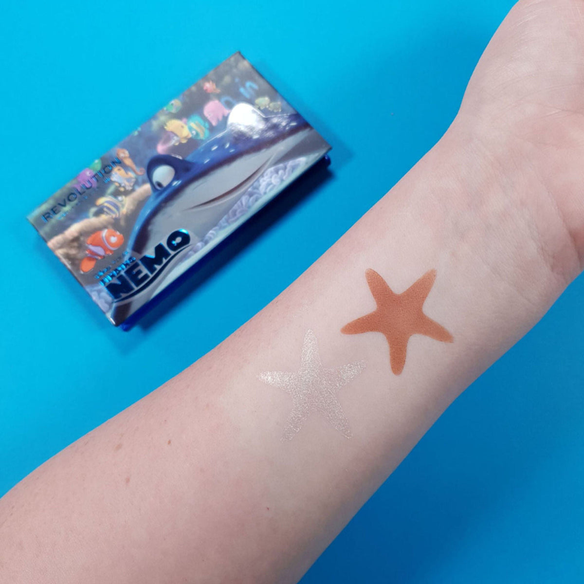 Makeup Revolution Disney Pixar's Finding Nemo X Revolution Bronzer & Highlighter Palette - Wake Up | Grocsy