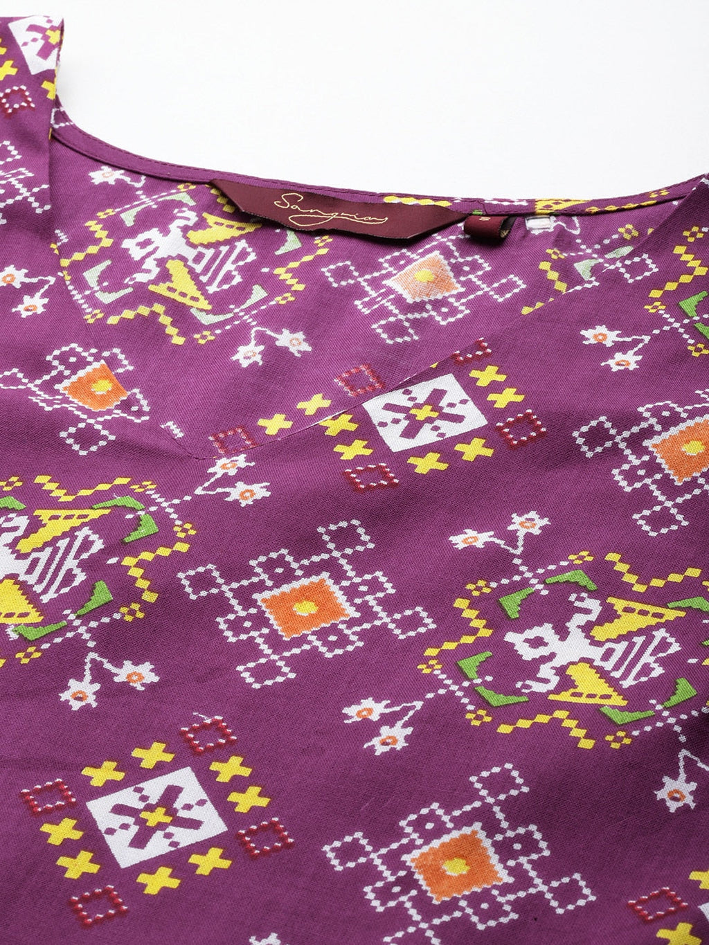 Sangria Ethnic Motifs Printed V-neck Puff Sleeves Kurta | Grocsy