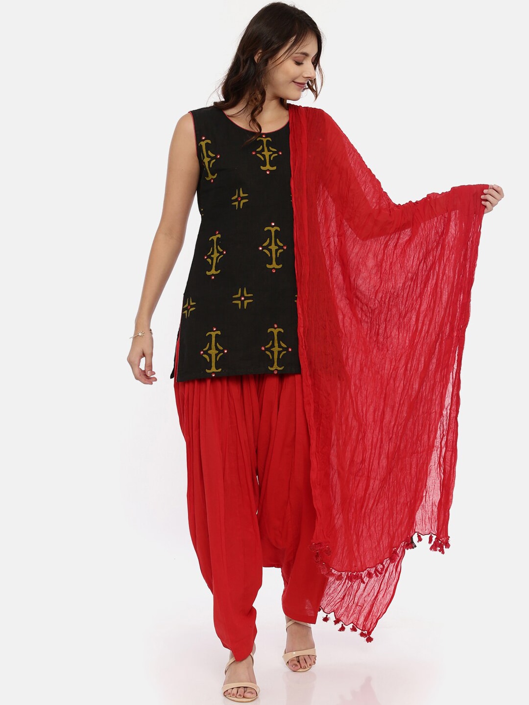 Souchii Red Solid Tasselled Cotton Dupatta | Grocsy