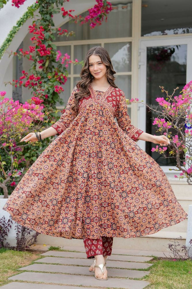 Jaimini Women Cotton Printed V-Neck 3/4 Sleeves Calf Length Flared Kurta Pant And Dupatta Set | Grocsy