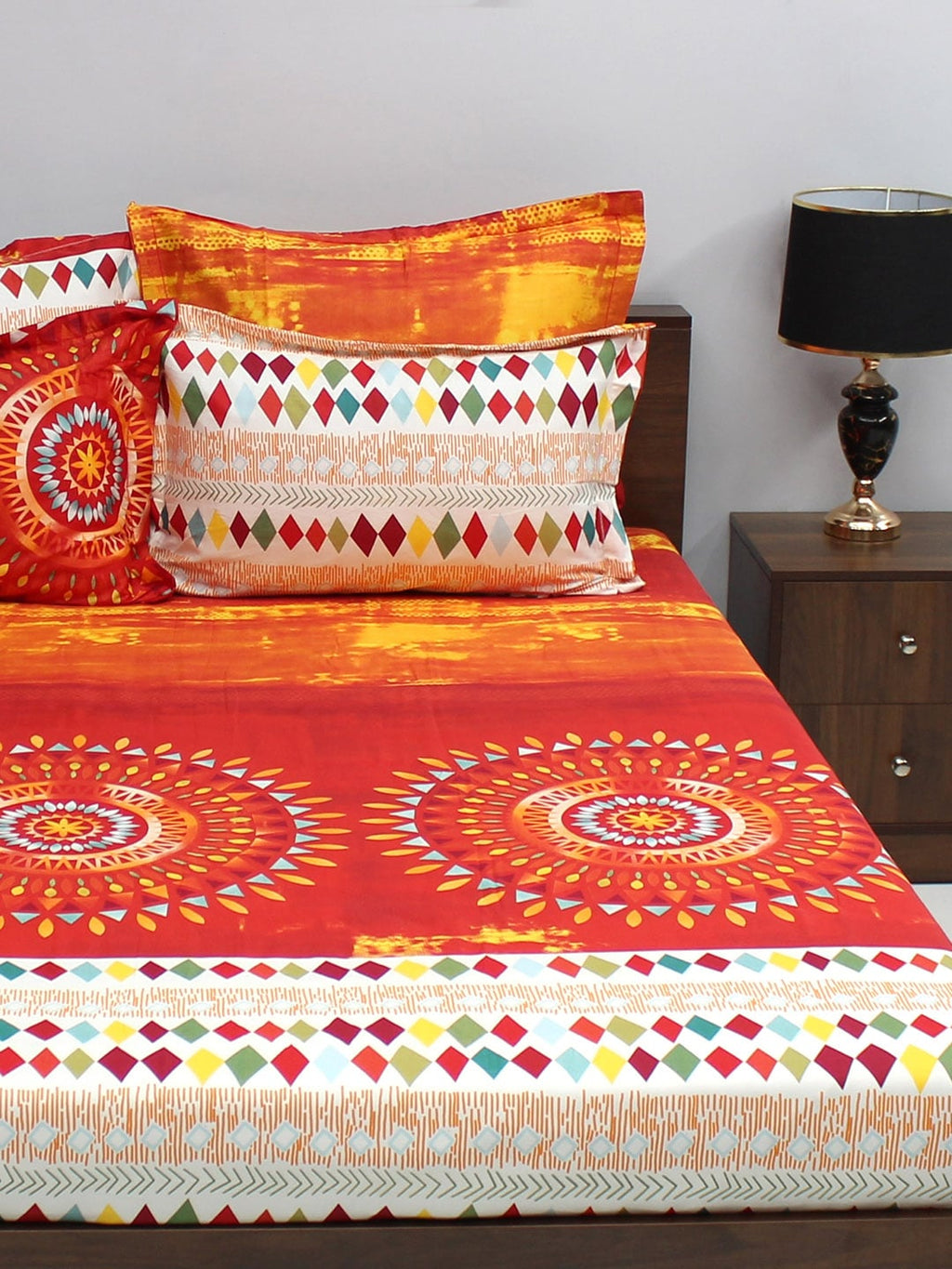 BOMBAY DYEING Celebrating India Red & Blue Printed Cotton 210 TC King Bedsheet Set | Grocsy