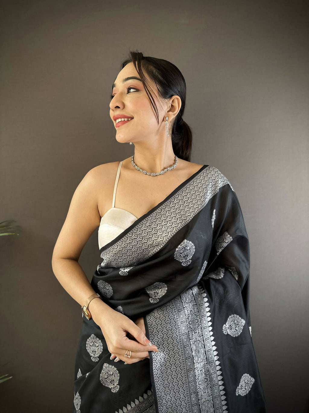 Joban Fashion Black Floral Motifs Soft Silk Banarasi Saree | Grocsy