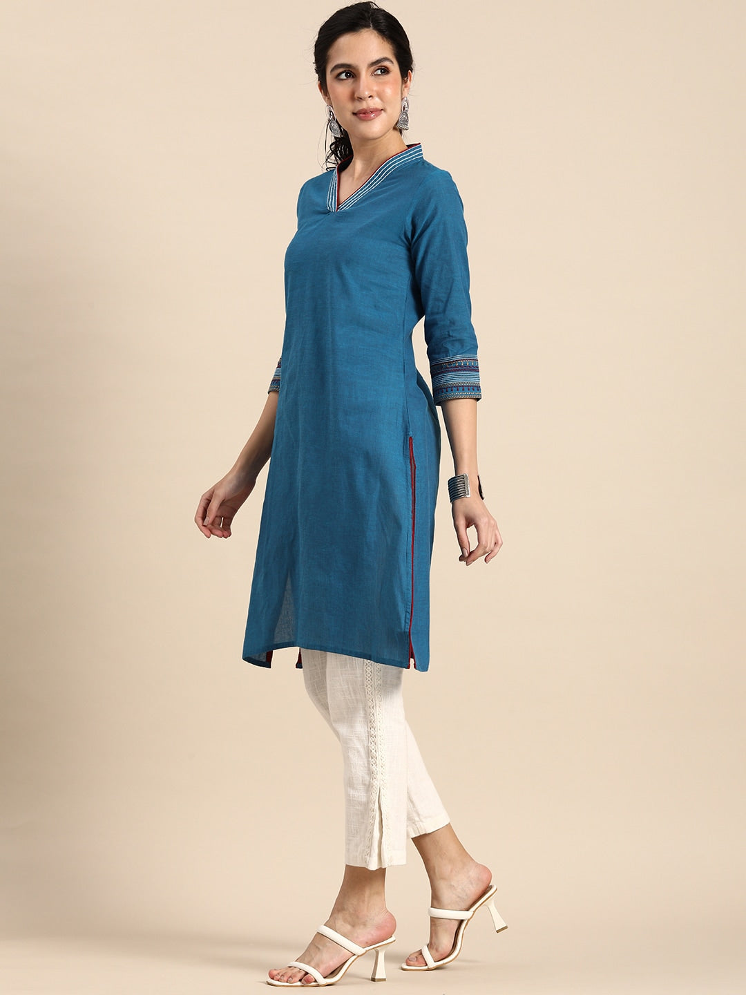 Sangria Women V-Neck Thread Work Kurta | Grocsy