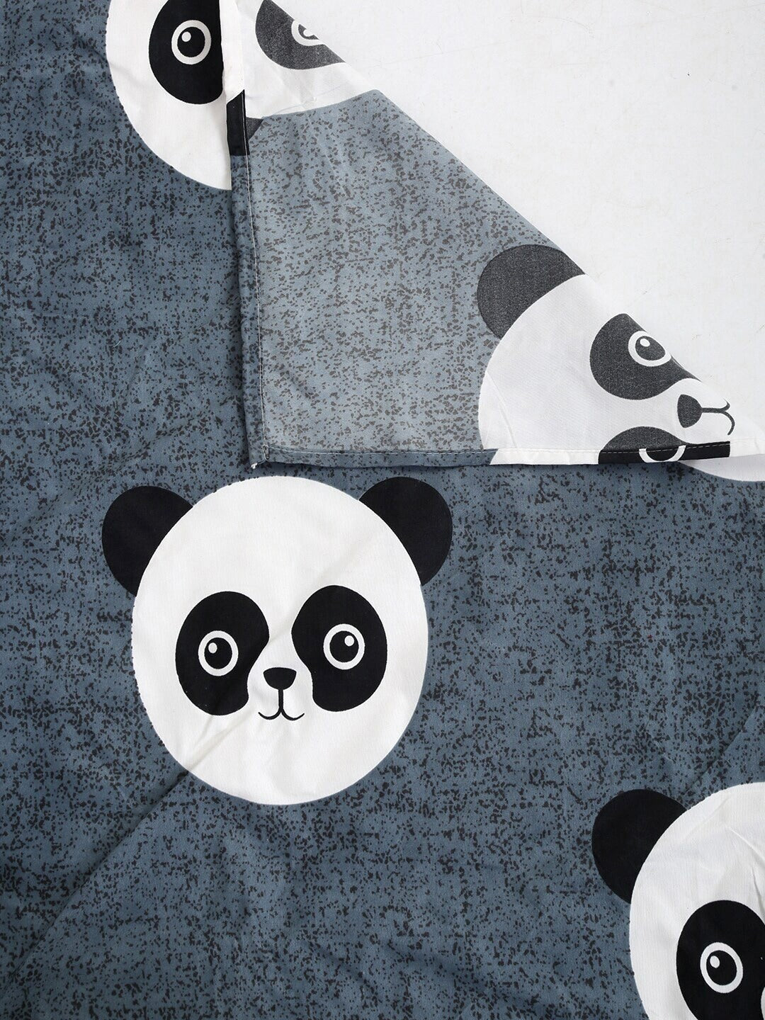 Home Sizzler Grey & White Graphic 144 TC Bedsheet with Pillow Covers | Grocsy