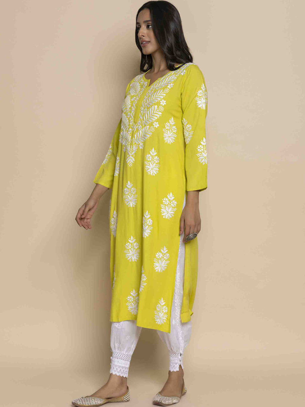 HOUSE OF KARI Floral Embroidered Chikankari Straight Kurta | Grocsy