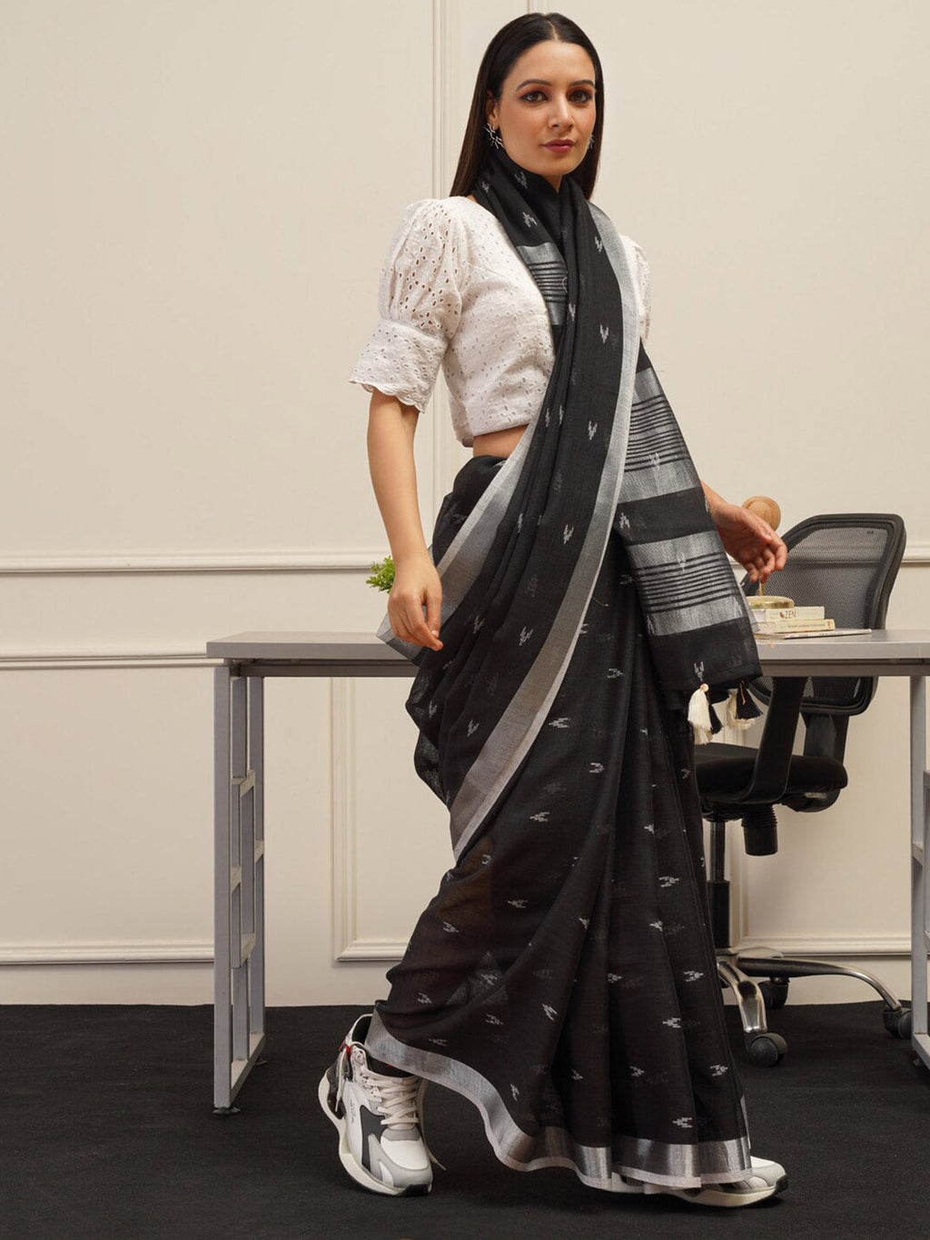 Tikhi Imli Ethnic Motifs Saree | Grocsy