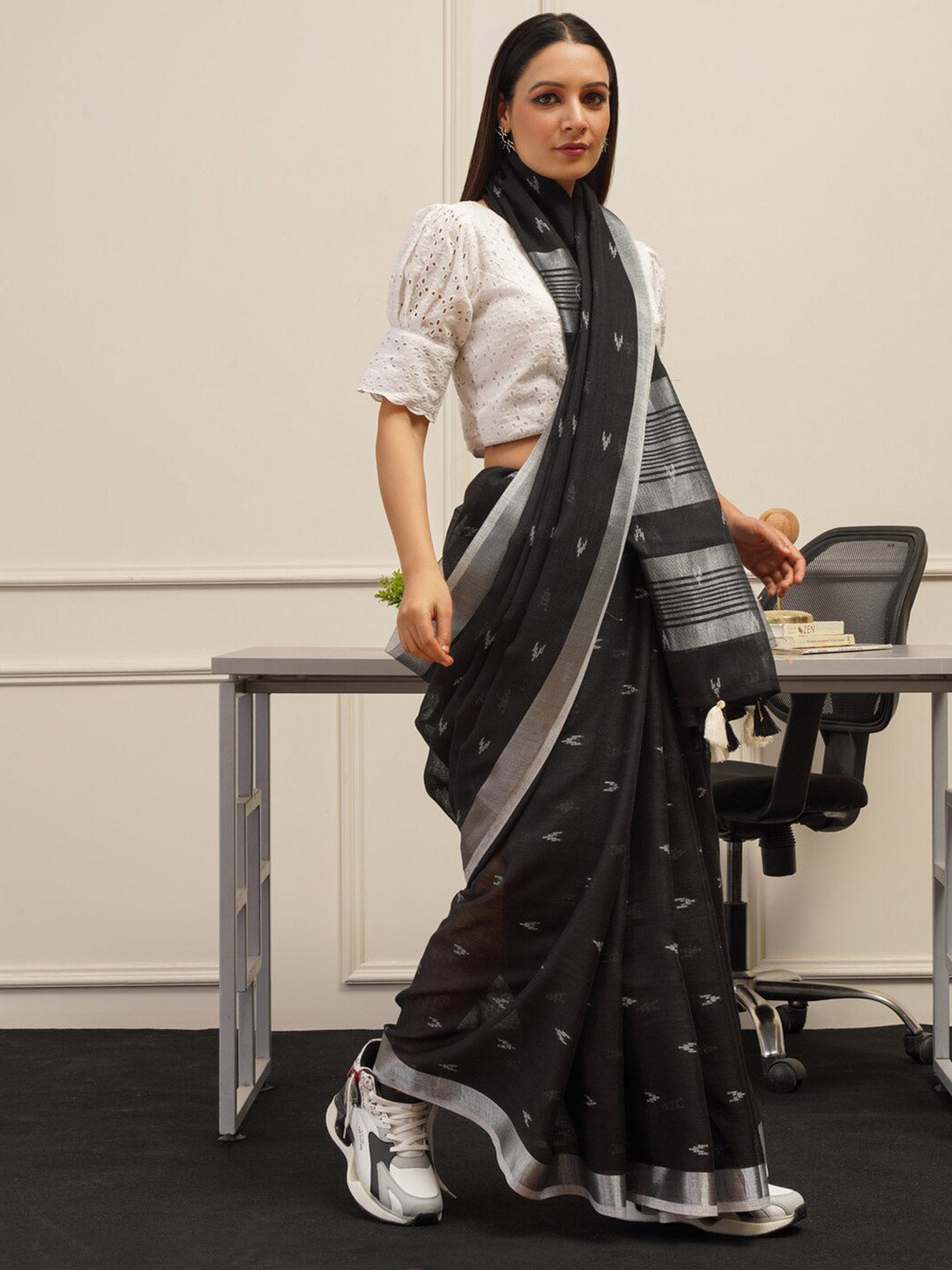 Tikhi Imli Ethnic Motifs Saree | Grocsy