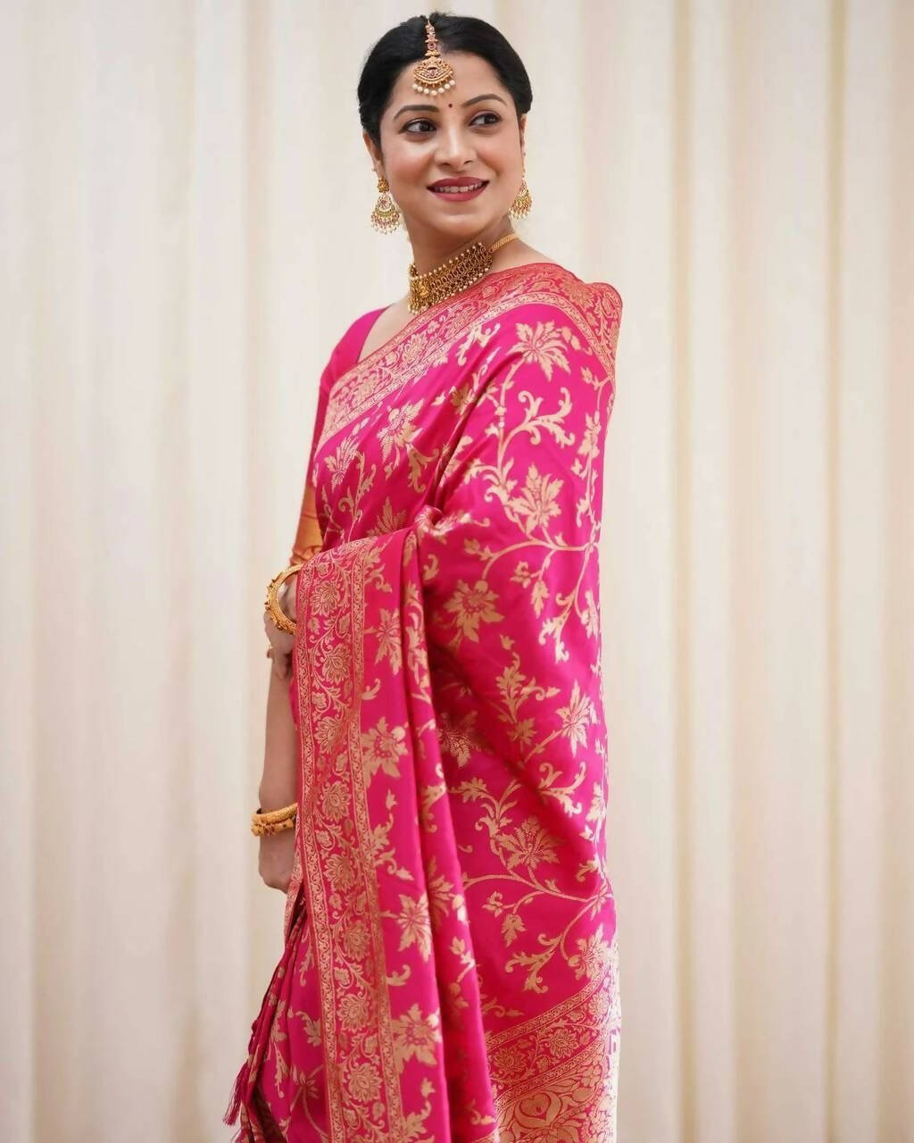 DEIANA'S Beautiful Designer Golden zari Soft Lichi Silk Saree - Pink | Grocsy