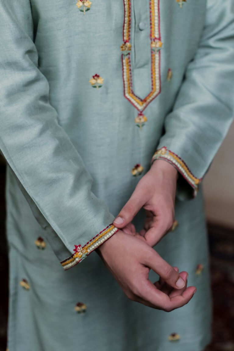 Falling Raw Silk Olive Green Kalika Kurta Set By Hilo Design | Grocsy