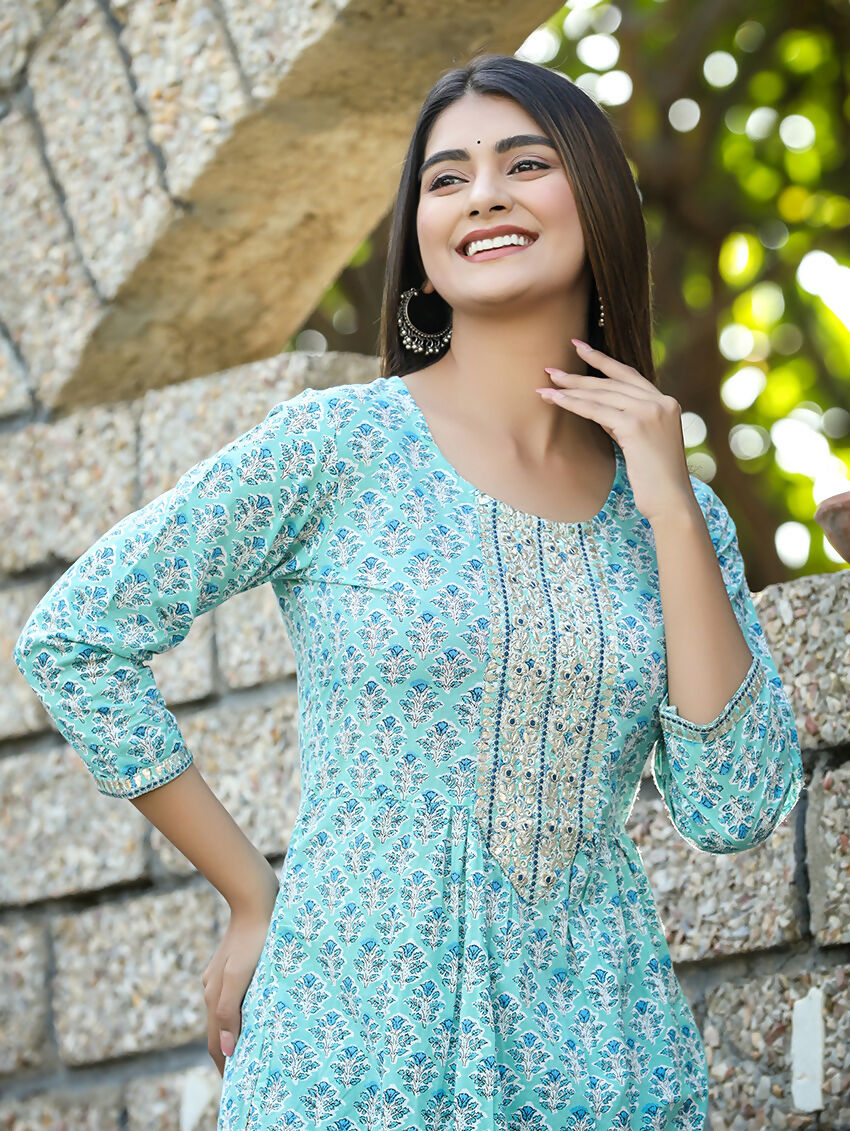 Kaajh Women's Sky Blue Floral Printed Cotton Kurta Pant Set | Grocsy