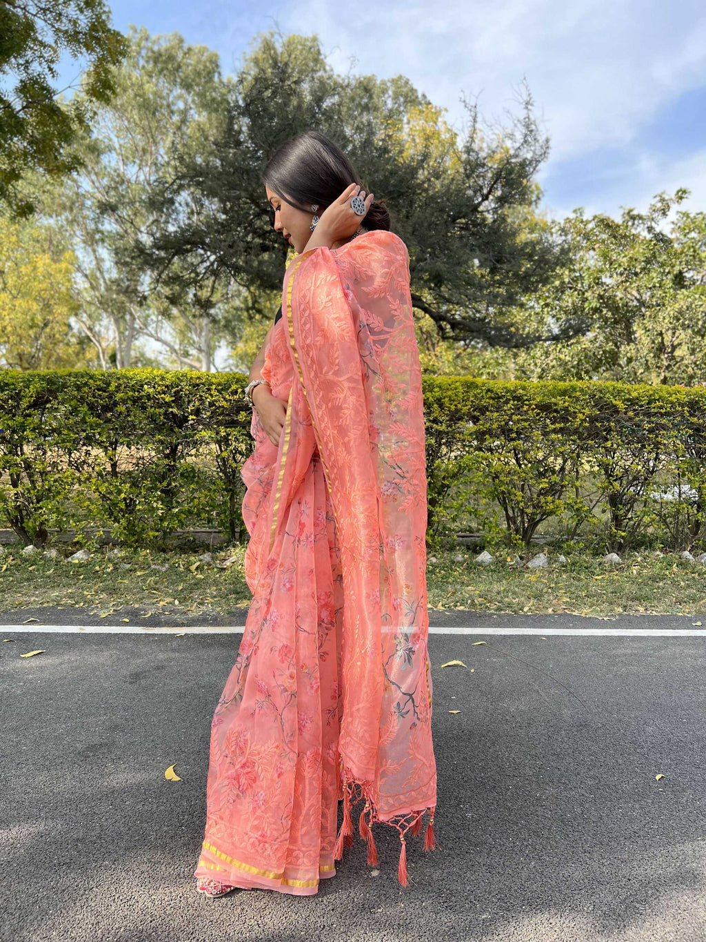 Vamsee Golden Patti Peach Organza Saree | Grocsy