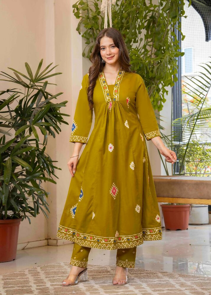 Jaimini Women Cotton Printed V-Neck 3/4 Sleeves Calf Length Flared Kurta Pant And Dupatta Set | Grocsy