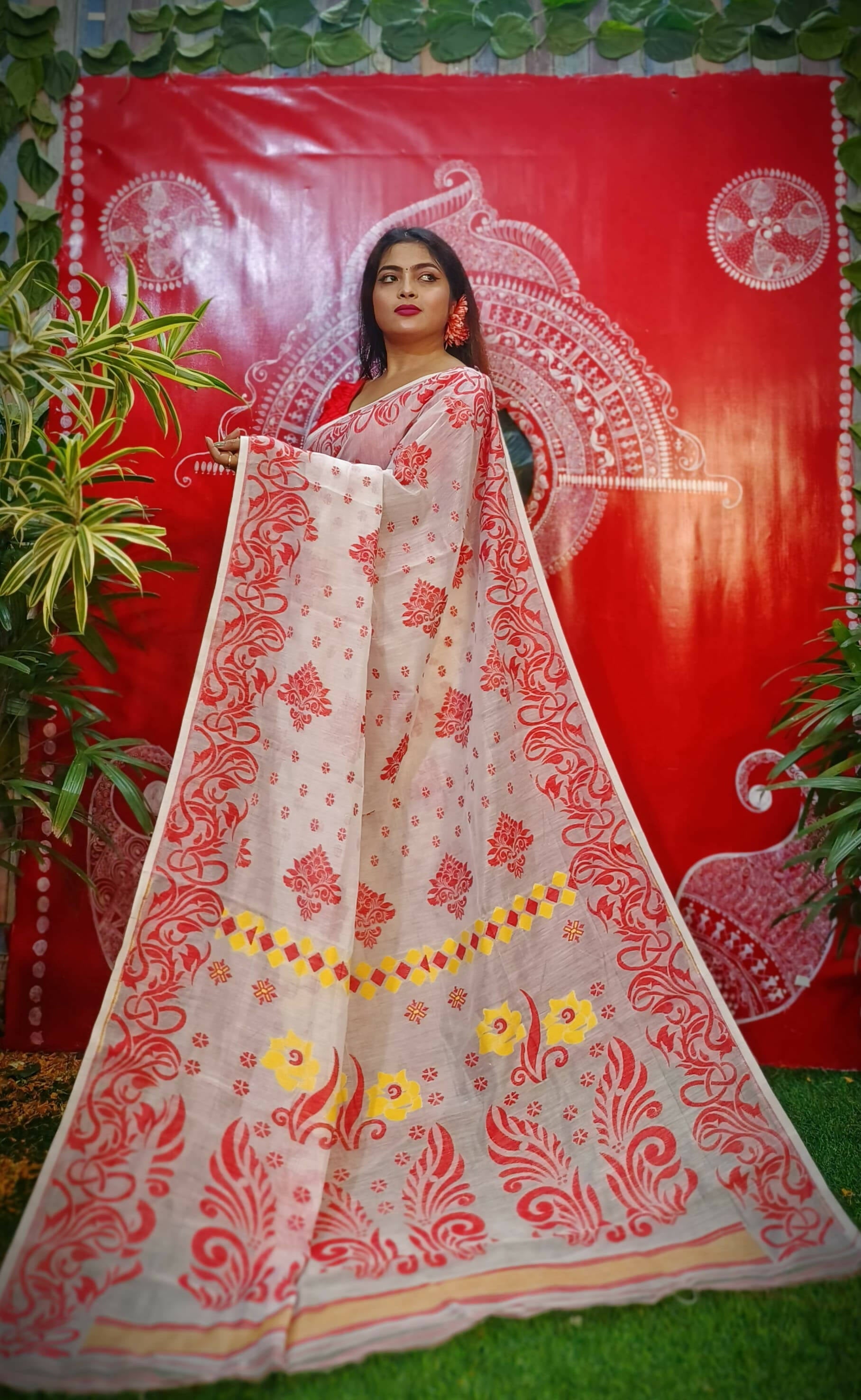 Exclusive Collection Handloom Dhakai Jamdani Saree - White & Red | Grocsy