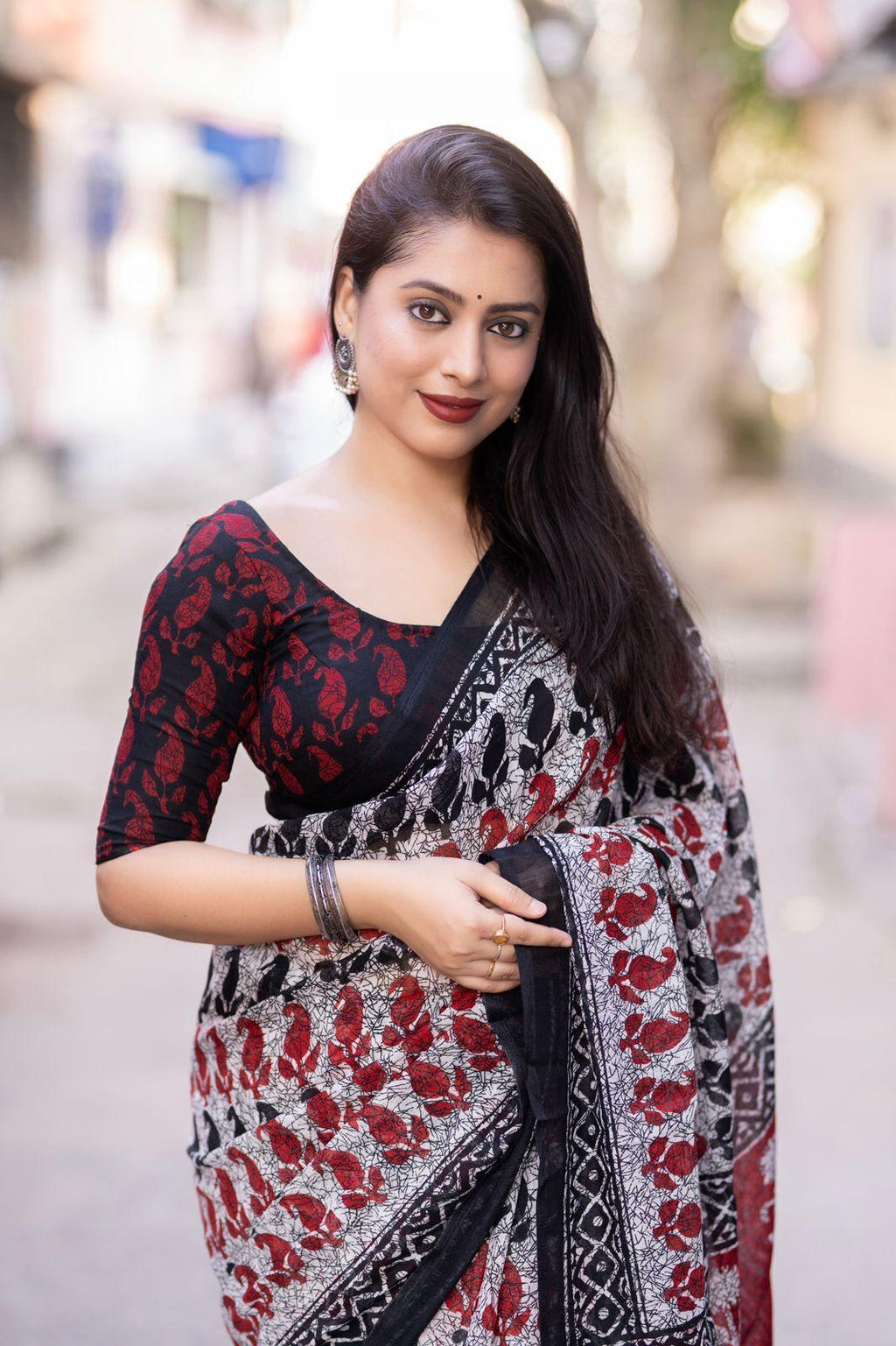 Grey Linen Blend Ethnic Motifs Saree with Unstitched Blouse - A2M | Grocsy