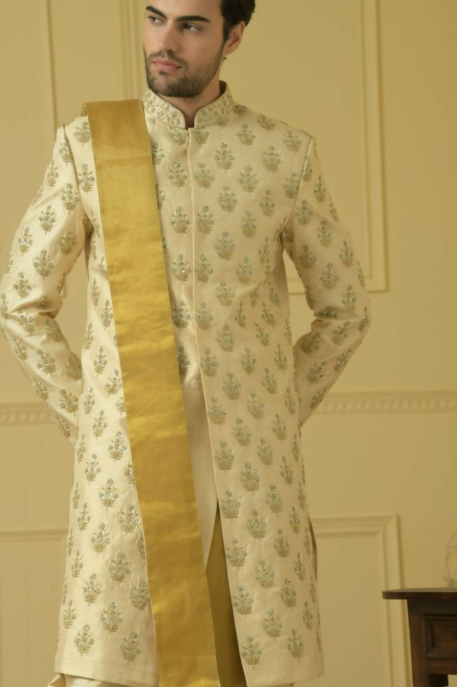 Gold Boota Sherwani Zardosi by Hilo Design | Grocsy
