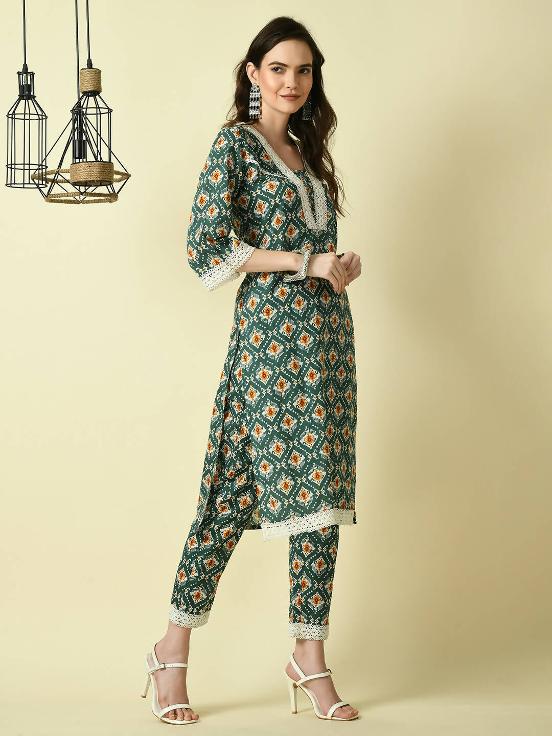 Myshka Women's Green Straight Kurta & Trousers | Grocsy