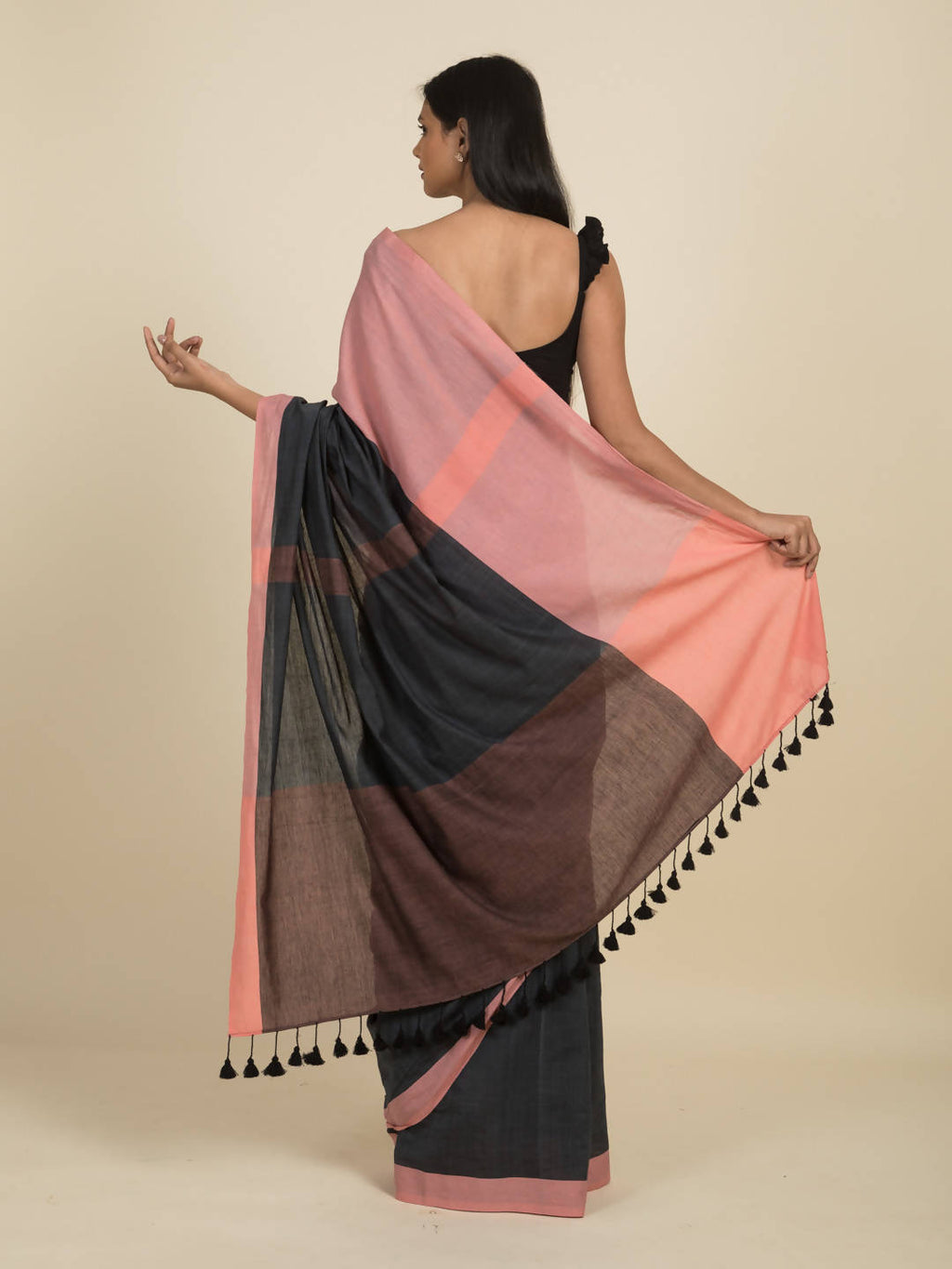 Suta Grey Peach-Coloured Pure Cotton Saree | Grocsy