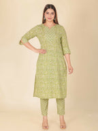 Aramya Straight Soft Cotton Floral Print Women's Kurta Set - Green | Grocsy