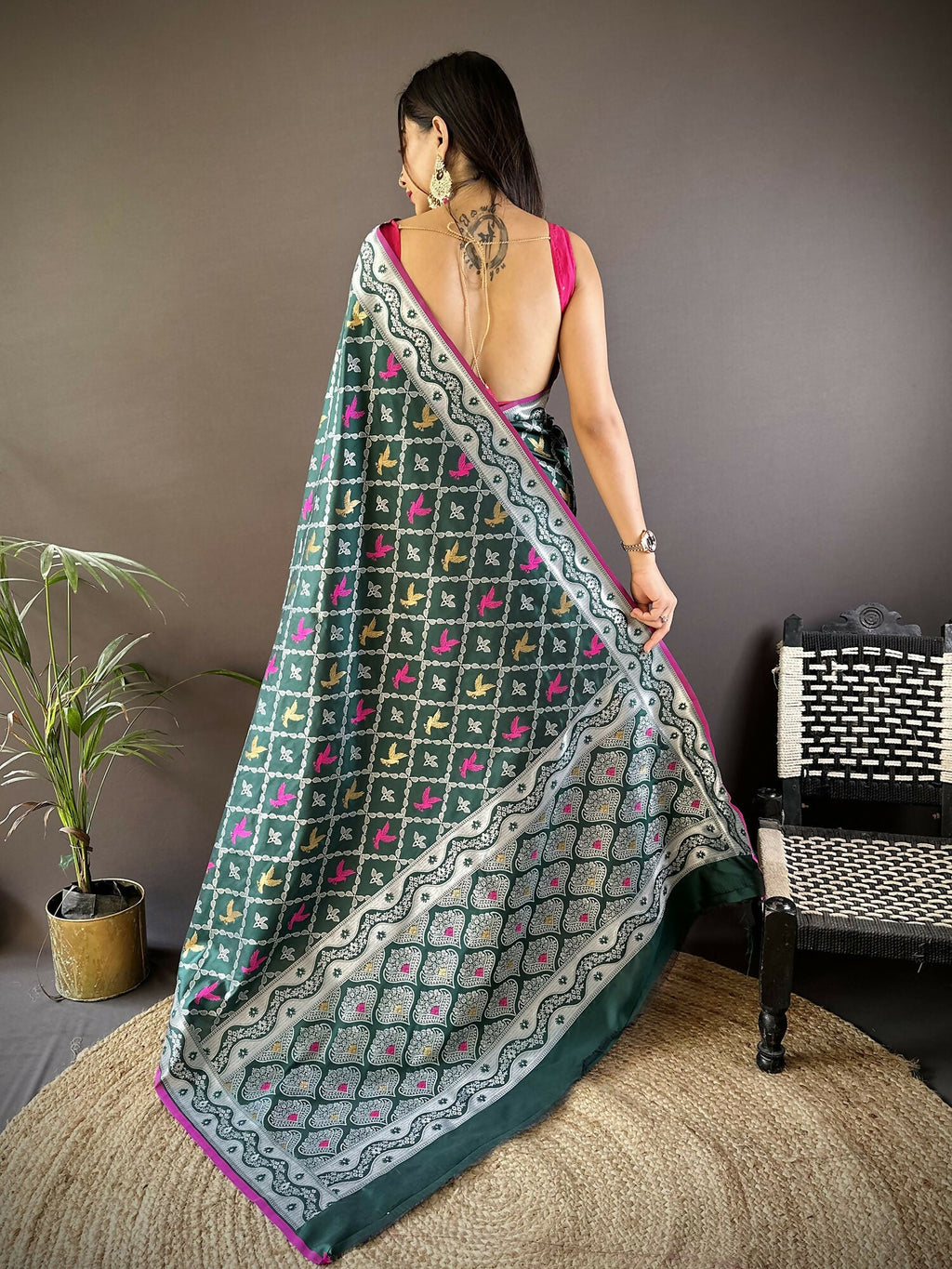 Joban Fashion Dark Green Jacquard Woven Pattern Lichi Soft Silk Banarasi Saree | Grocsy
