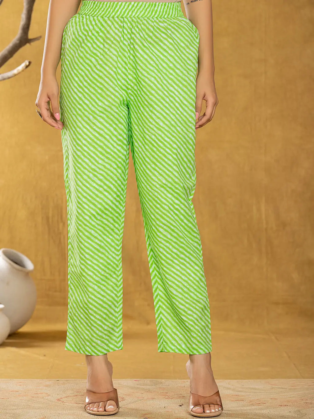 Yufta Green Bandhani Cotton Straight Kurta Trouser & Dupatta Set | Grocsy