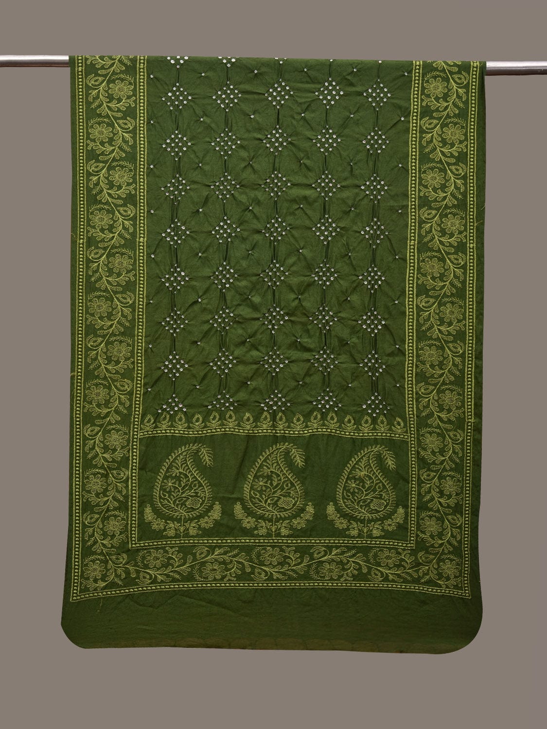 Green Bandhani Silk Handloom Stole with Mango Design - Global Threads | Grocsy