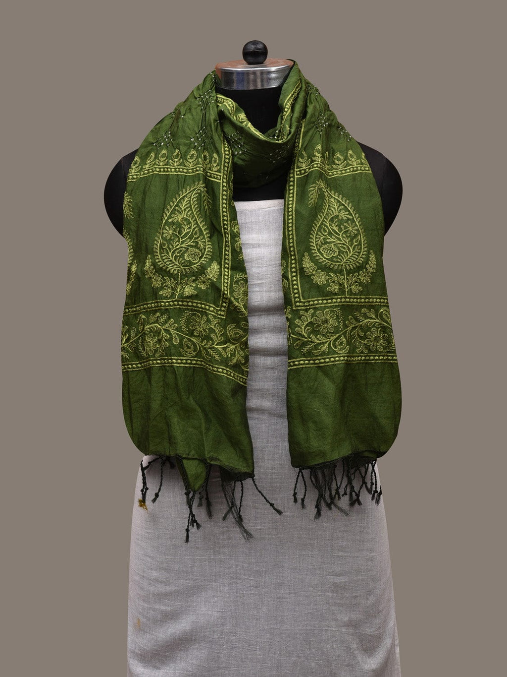 Green Bandhani Silk Handloom Stole with Mango Design - Global Threads | Grocsy