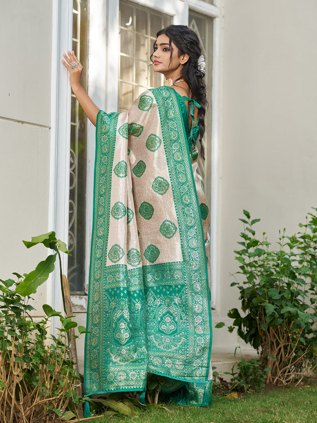 Anaita Green Silk Blend Woven Saree With Blouse | Grocsy