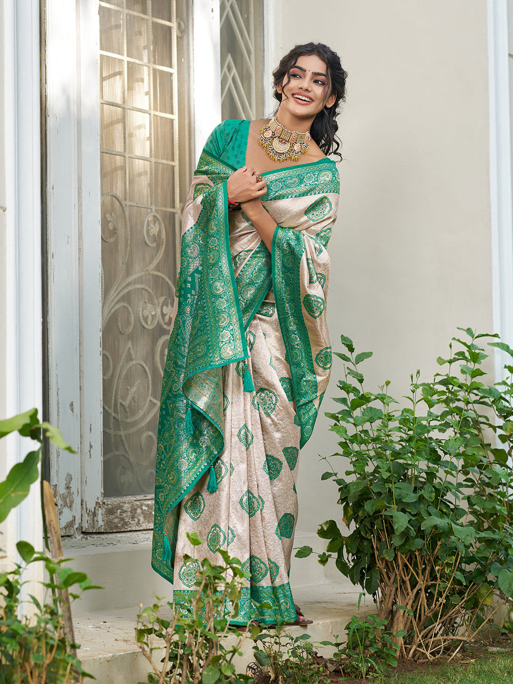 Anaita Green Silk Blend Woven Saree With Blouse | Grocsy