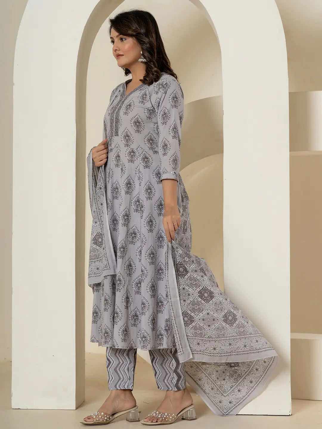 Yufta Grey Cotton Ethnic Motifs Kurta Dupatta Set | Grocsy