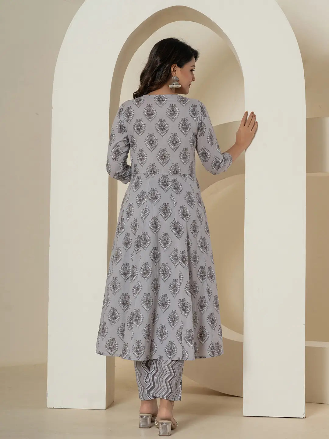 Yufta Grey Cotton Ethnic Motifs Kurta Dupatta Set | Grocsy