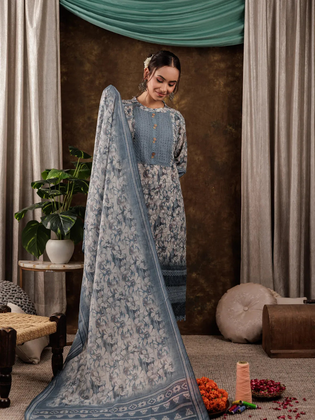 Yufta Grey Cotton Schiffli Kurta Dupatta Set With Lace Detailing | Grocsy