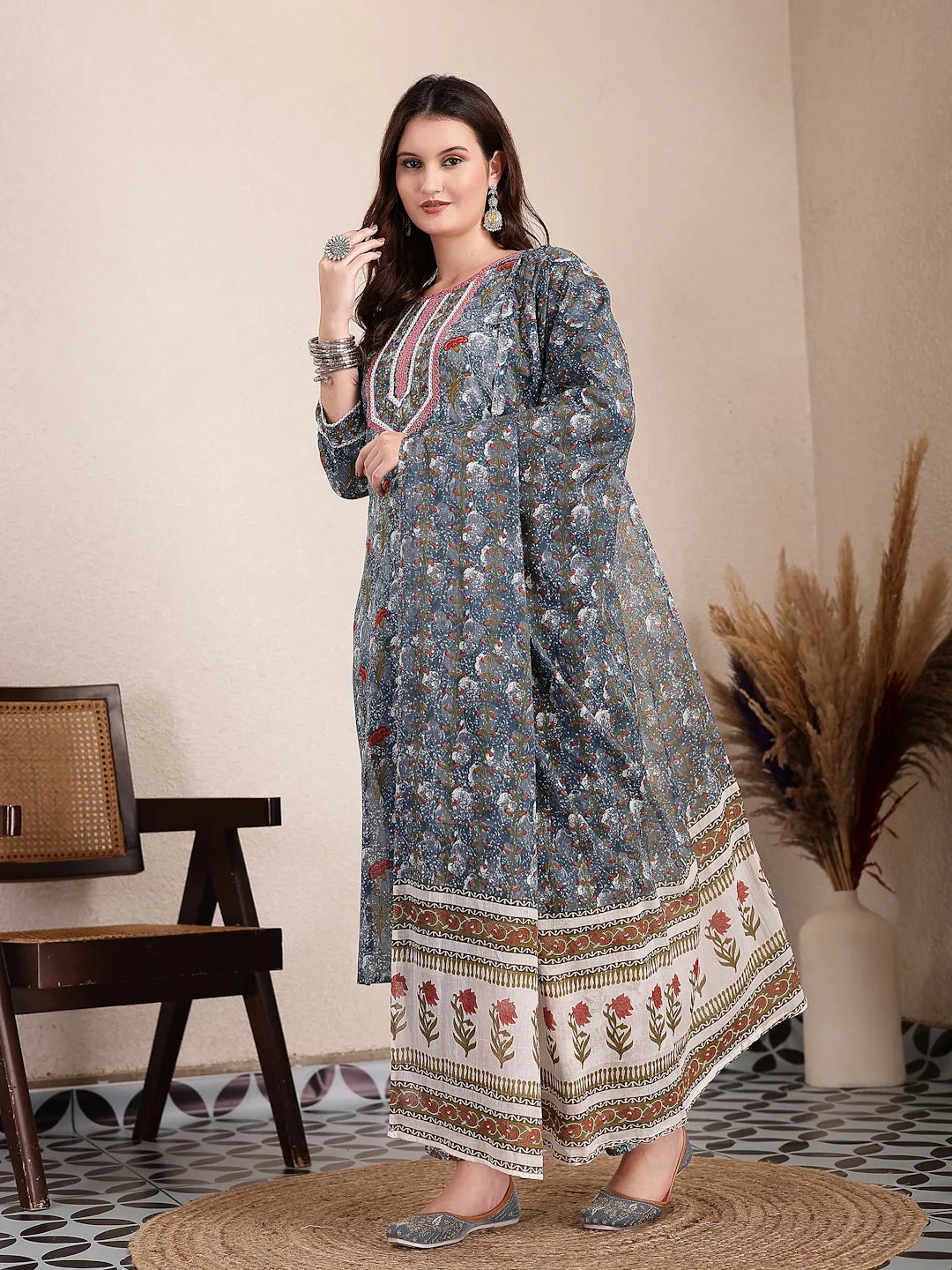 Yufta Grey Cotton Straight Kurta Dupatta Pant Set | Grocsy