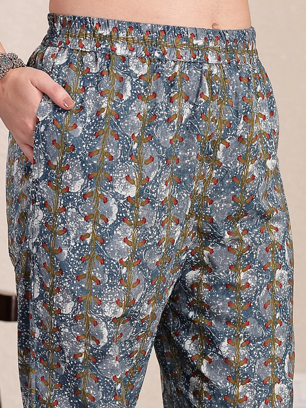 Yufta Grey Cotton Straight Kurta Dupatta Pant Set | Grocsy