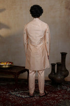 Semi Pattu Peach Ananta Kurta Set By Hilo Design | Grocsy