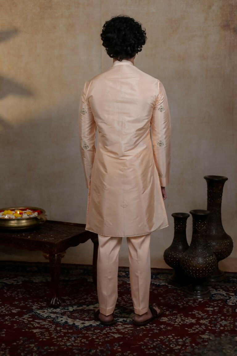 Semi Pattu Peach Ananta Kurta Set By Hilo Design | Grocsy