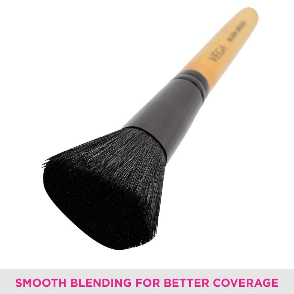 Vega Blush Brush with Wooden Handle and Natural Animal/Synthetic Hair | Grocsy